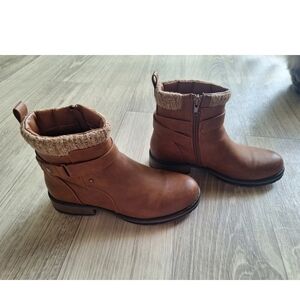 Woman's ID Required Boots Size 7